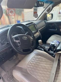 تۆیۆتا لاند کروزەر